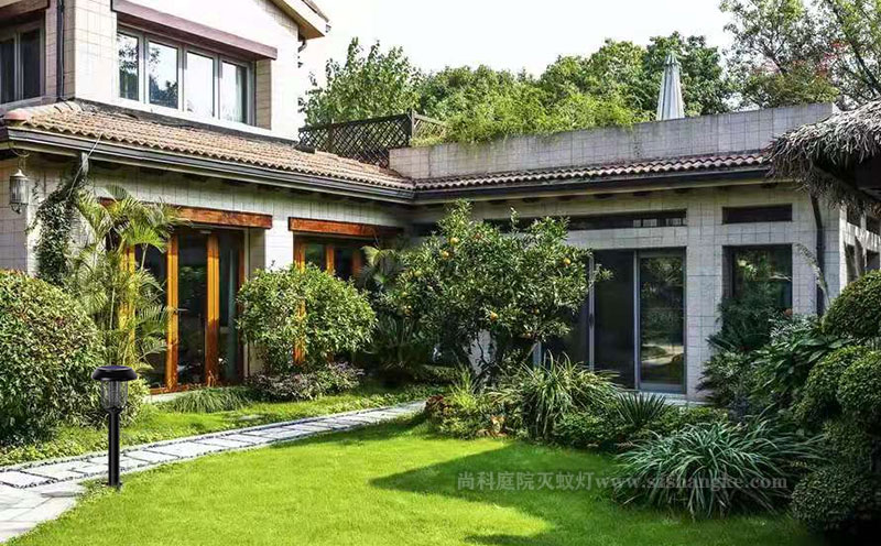 庭院草坪如何驅(qū)蚊？戶外滅蚊燈效果