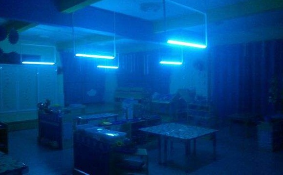 學校使用紫外線滅菌燈室內消毒